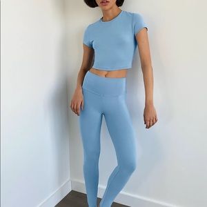 Aritzia TNA leggings
